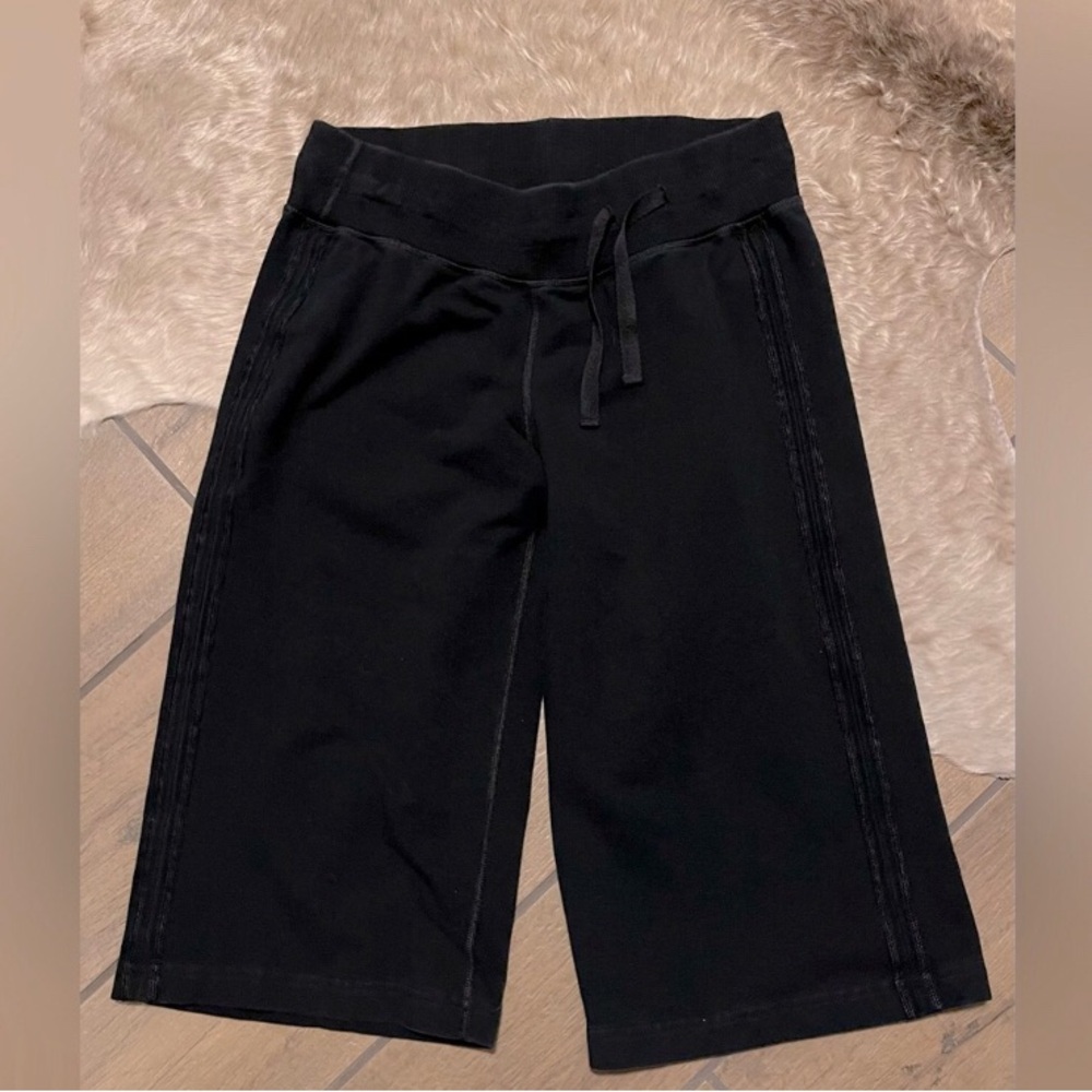 Lululemon wide leg cropped pants